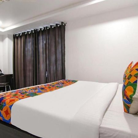 Hotel Grey Sky Ню Делхи Екстериор снимка